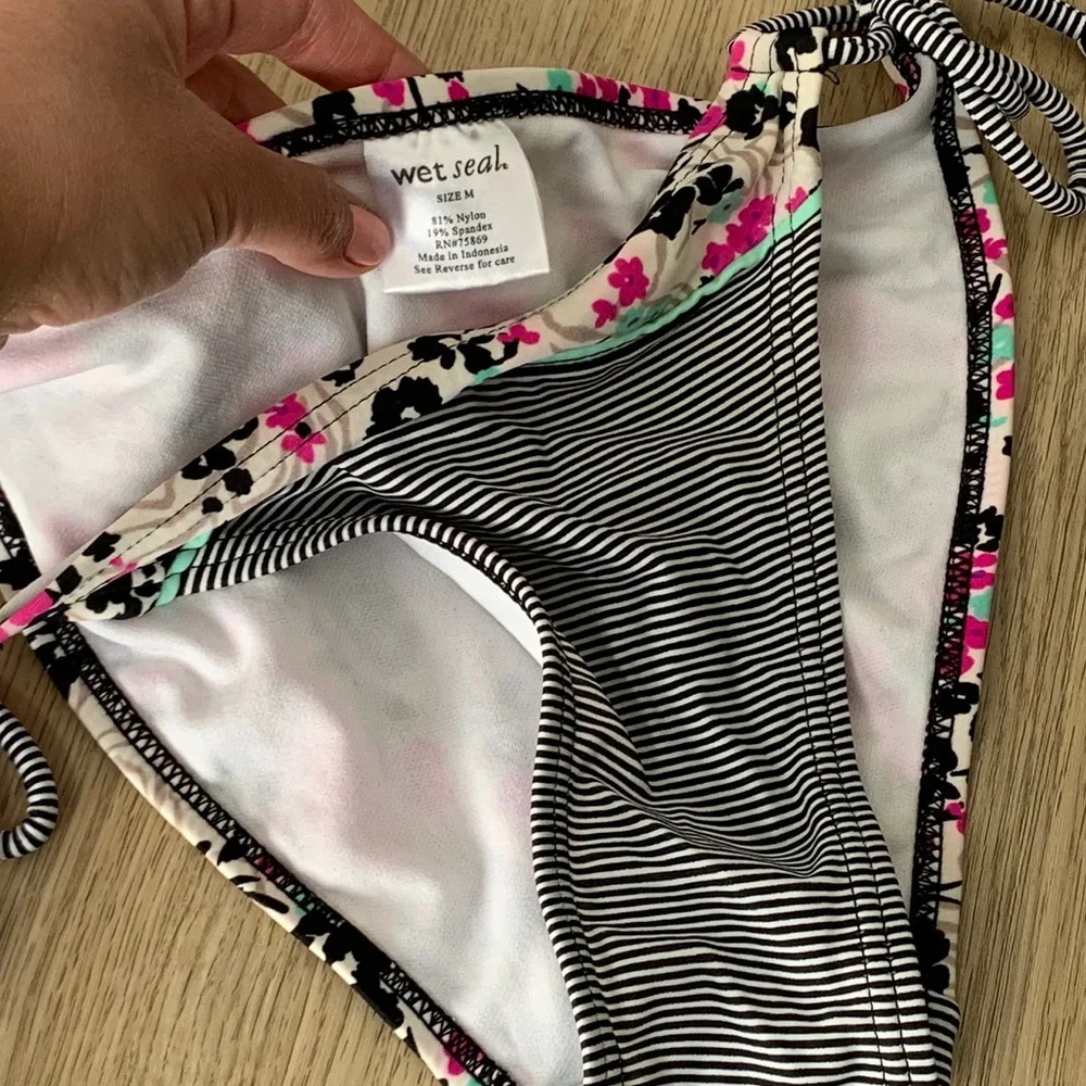 Bikini Bundle - Picture 2 of 6
